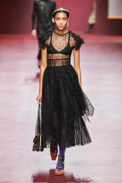 Look 18